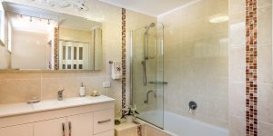 Factors to Consider when Selecting Bathroom Tiles